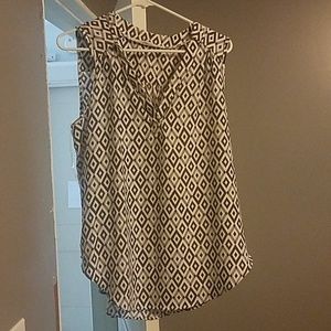 Sleeveless v-neck top
